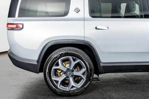 2024 Rivian R1S Adventure Quad Motor Large Pack