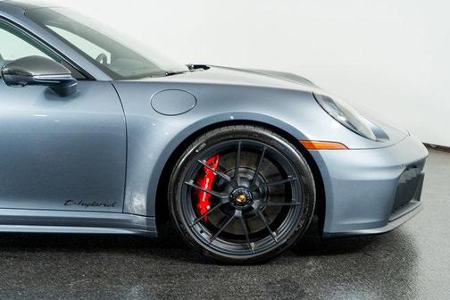 2025 Porsche 911 Carrera 4 GTS