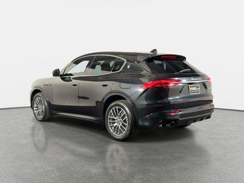 Nero Tempesta Metallic 2023 Maserati Grecale GT