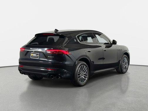 Nero Tempesta Metallic 2023 Maserati Grecale GT