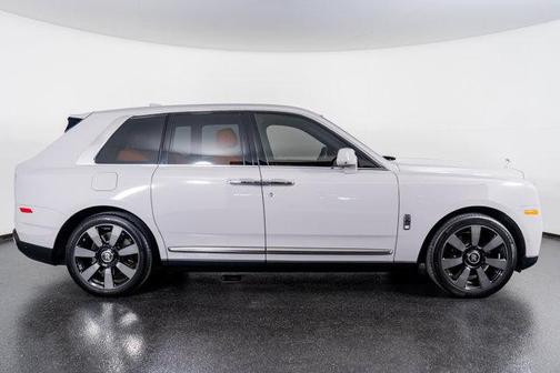 2023 Rolls-Royce Cullinan Base