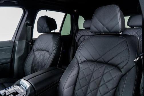 2025 BMW X5 M60i