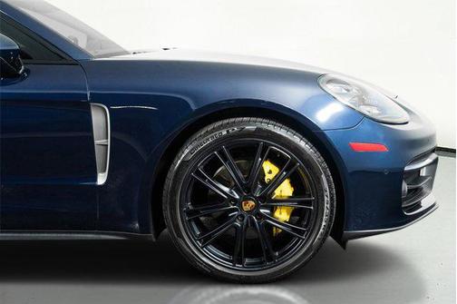 2023 Porsche Panamera 4 Platinum Edition
