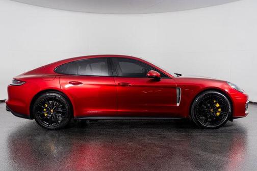 2023 Porsche Panamera 4 Platinum Edition