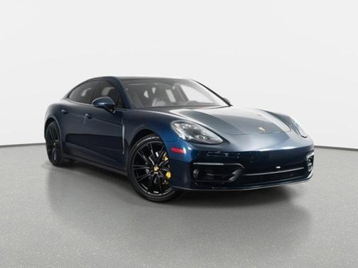 2023 Porsche Panamera 4 Platinum Edition