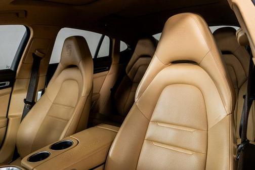 2023 Porsche Panamera 4 Platinum Edition