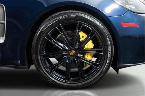 2023 Porsche Panamera 4 Platinum Edition