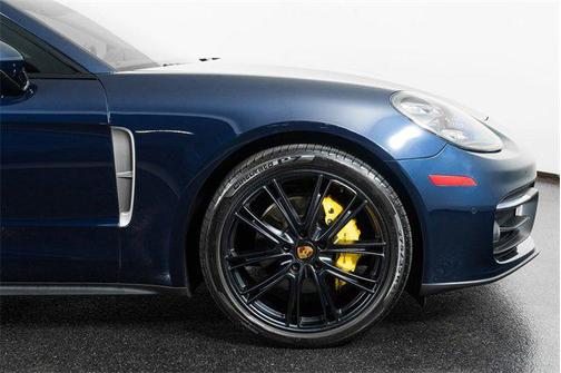 2023 Porsche Panamera 4 Platinum Edition