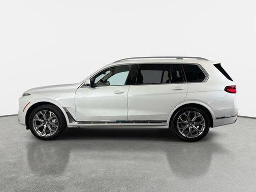 White Metallic 2026 BMW X7 xDrive40i