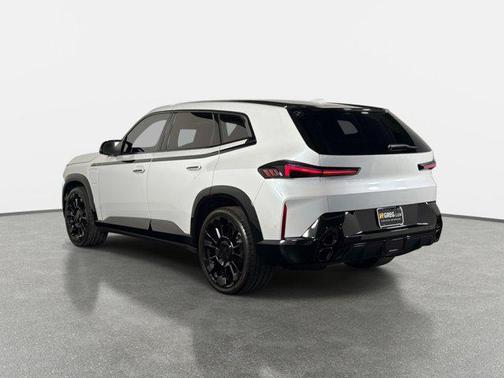 Mineral White Metallic 2025 BMW XM Base