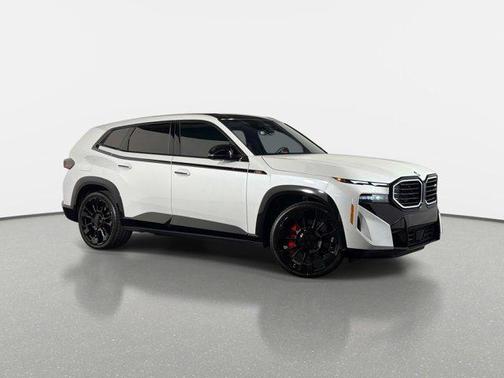 Mineral White Metallic 2025 BMW XM Base