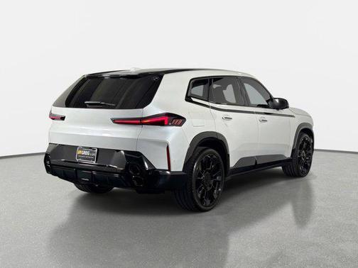 Mineral White Metallic 2025 BMW XM Base