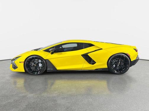 2025 Lamborghini Revuelto Base