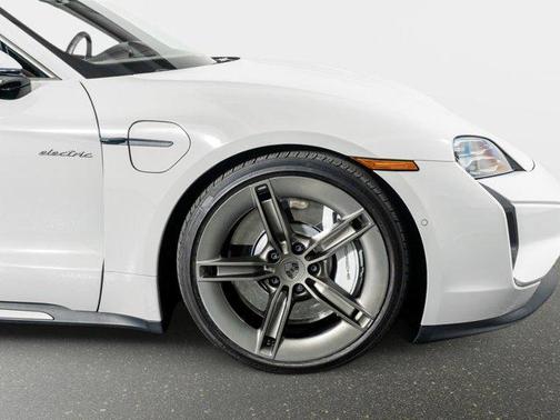 2025 Porsche Taycan Turbo