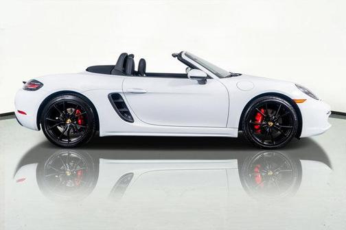 2022 Porsche 718 Boxster S
