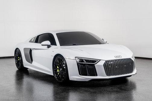 White 2017 Audi R8 V10 Quattro Coupe