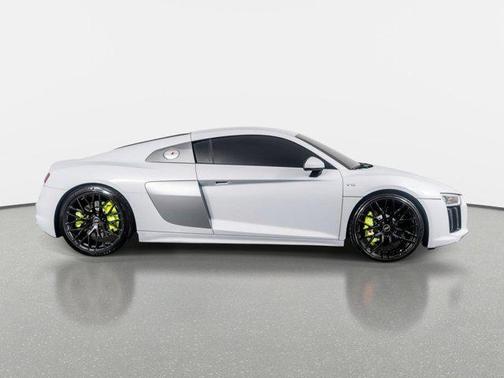 White 2017 Audi R8 V10 Quattro Coupe