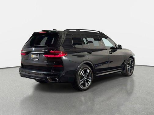 Black Sapphire Metallic 2024 BMW X7 xDrive40i