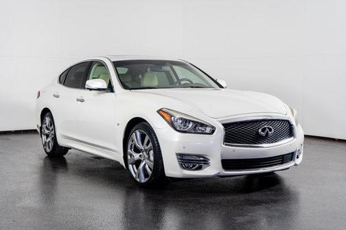 2016 INFINITI Q70 3.7