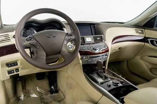 2016 INFINITI Q70 3.7