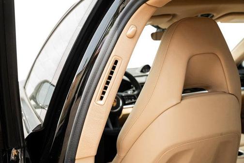 2022 Porsche Panamera 4