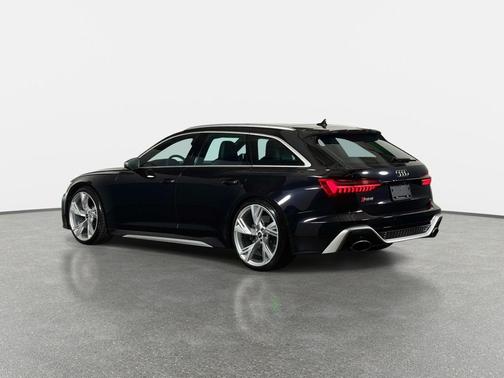 Mythos Black Metallic 2021 Audi RS 6 Avant 4.0T