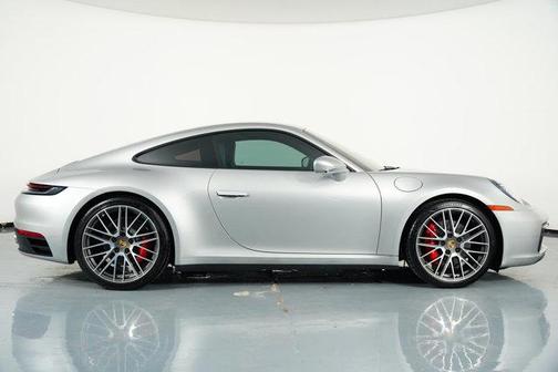 2022 Porsche 911 Carrera 4 GTS