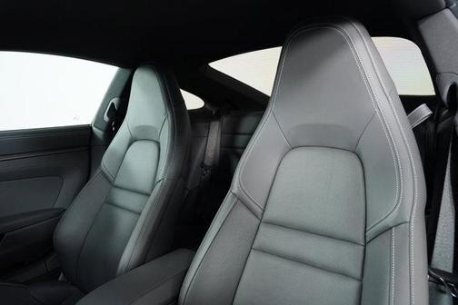 2022 Porsche 911 Carrera 4 GTS