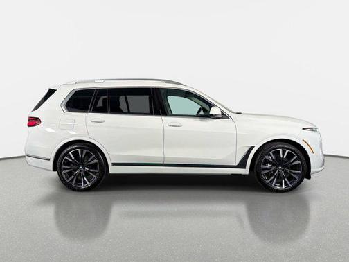 Alpine White 2024 BMW X7 xDrive40i