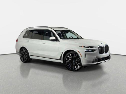 Alpine White 2024 BMW X7 xDrive40i