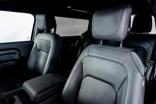 2023 Land Rover Defender V8