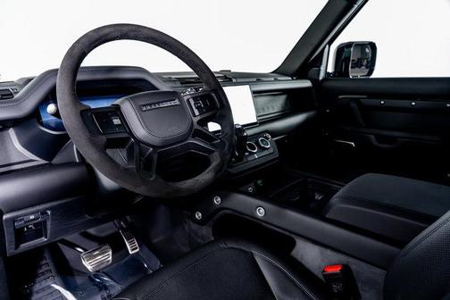 2023 Land Rover Defender V8