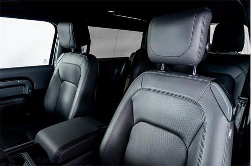 2023 Land Rover Defender V8
