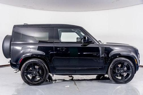 2023 Land Rover Defender V8