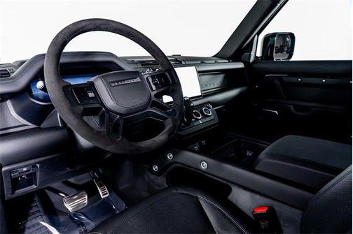 2023 Land Rover Defender V8