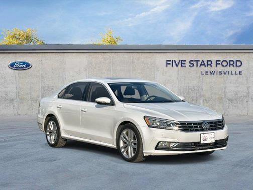 Pure White 2018 Volkswagen Passat 2.0T SE