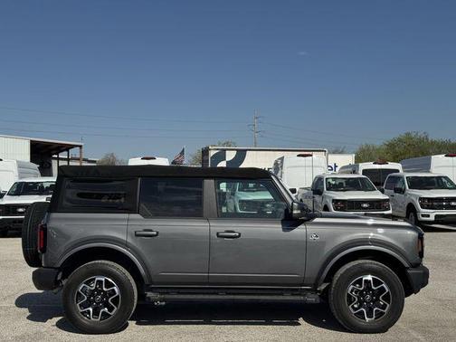 CARBONIZED GRAY METALLIC 2021 Ford Bronco Outer Banks