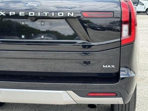 AGATE BLACK METALLIC 2025 Ford Expedition Max Platinum