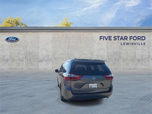 2017 Toyota Sienna XLE Premium
