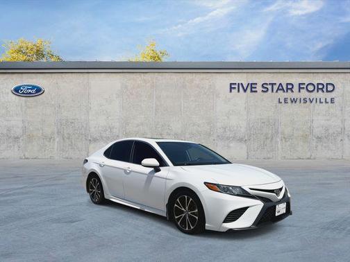 Super White 2019 Toyota Camry SE