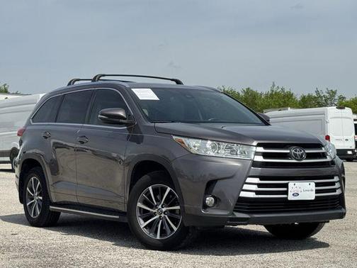 Predawn Gray Mica 2017 Toyota Highlander XLE