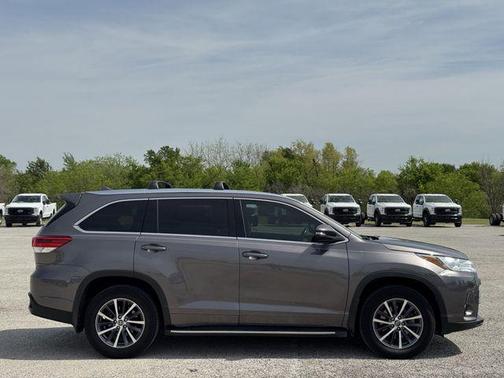 Predawn Gray Mica 2017 Toyota Highlander XLE