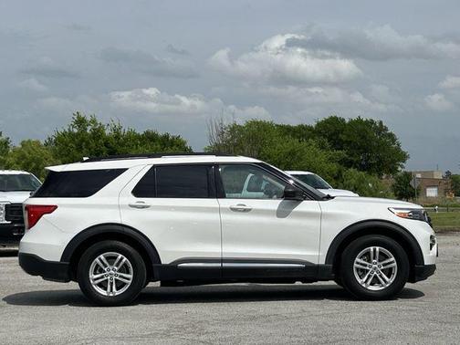 STAR WHITE MET TRI-COAT 2022 Ford Explorer XLT