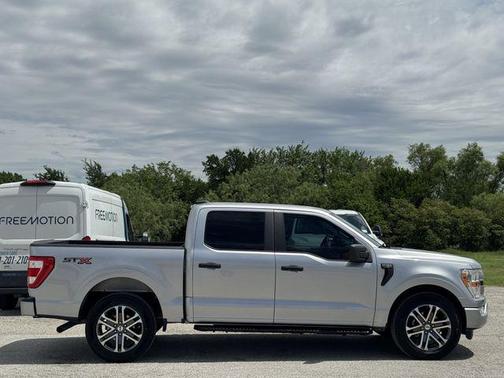 ICONIC SILVER METALLIC 2022 Ford F-150 XL