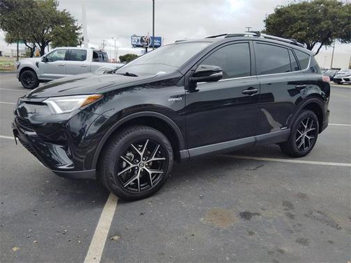 2018 Toyota RAV4 Hybrid SE