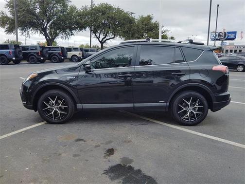 2018 Toyota RAV4 Hybrid SE