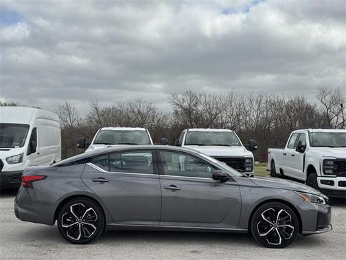 2025 Nissan Altima SR FWD