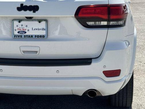 Bright White Clearcoat 2021 Jeep Grand Cherokee Laredo
