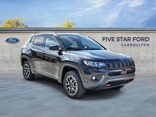 Diamond Black Crystal Pearlcoat 2024 Jeep Compass Trailhawk
