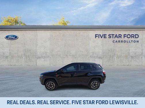 Diamond Black Crystal Pearlcoat 2024 Jeep Compass Trailhawk